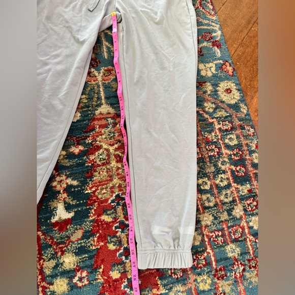 Women's Gray Cropped Zip-Up Hoodie and Jogger Set - Picture 12 of 12